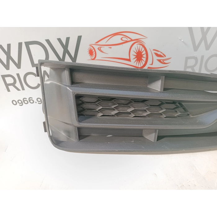 8W0807681P GRIGLIA PARAURTI ANTERIORE LATO SINISTRO AUDI A4 AVANT (B9) 3.0 TDI (2015\2019)