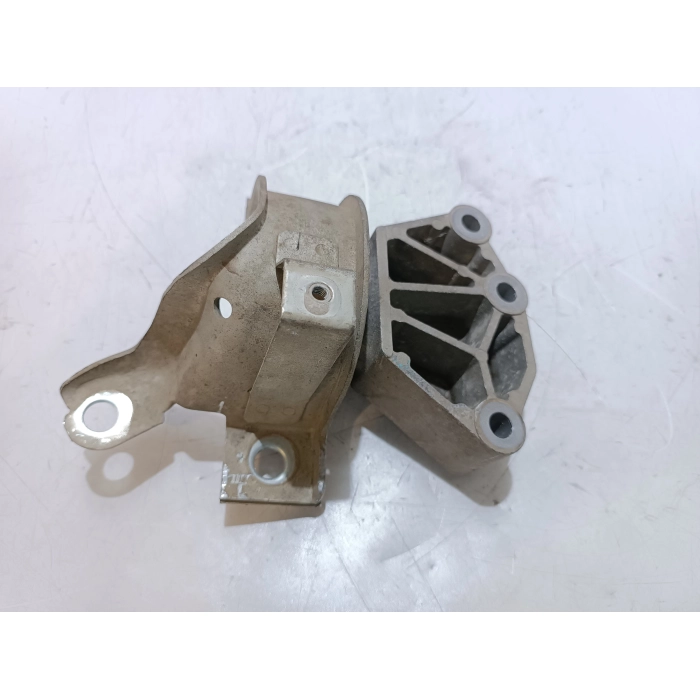 51932522 SUPPORTO MOTORE LATO DESTRO FIAT PANDA (312\319) 1.3 4X4 (DAL 2012 IN POI >)