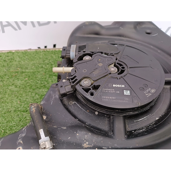 GK72-5J228-A SERBATOIO CONTENITORE ADBLUE LAND ROVER DISCOVERY SPORT 2.0 TD4 (2014\2018)
