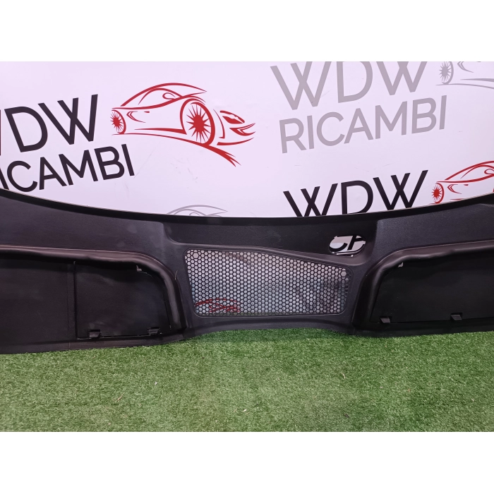 8W1819403 GRIGLIA GOCCIOLATOIO PARABREZZA ANTERIORE AUDI A4 AVANT (B9) 3.0 TDI (2015\2019)