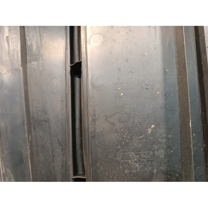 8W1819403 GRIGLIA GOCCIOLATOIO PARABREZZA ANTERIORE AUDI A4 AVANT (B9) 3.0 TDI (2015\2019)