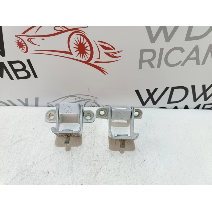 844002173R COPPIA CERNIERE PORTELLONE POSTERIORE DACIA SANDERO STEPWAY 3° DAL 2022 IN POI >