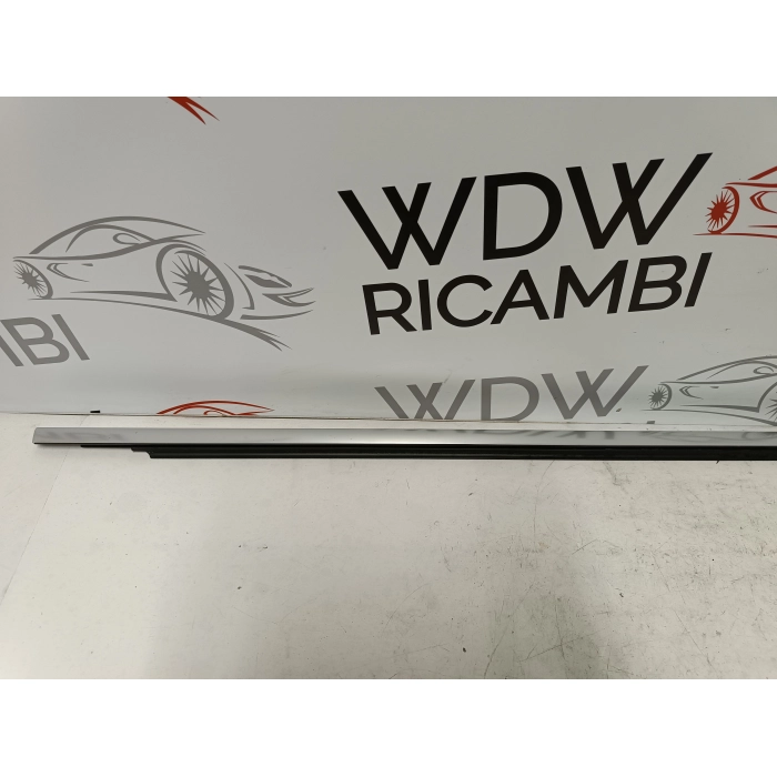 83A837476 RASCHIAVETRO CROMATURA PORTA ANTERIORE DESTRA DX AUDI Q3 2019 IN POI