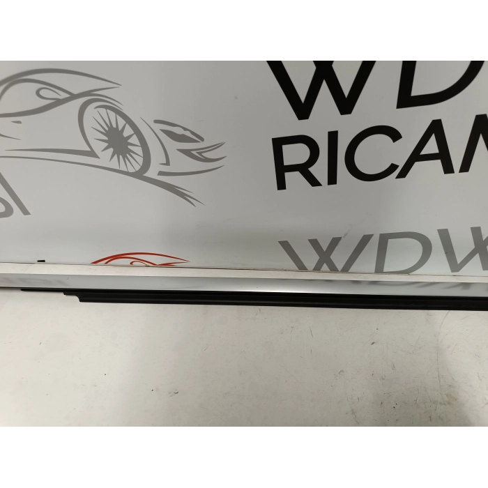 83A837476 RASCHIAVETRO CROMATURA PORTA ANTERIORE DESTRA DX AUDI Q3 2019 IN POI