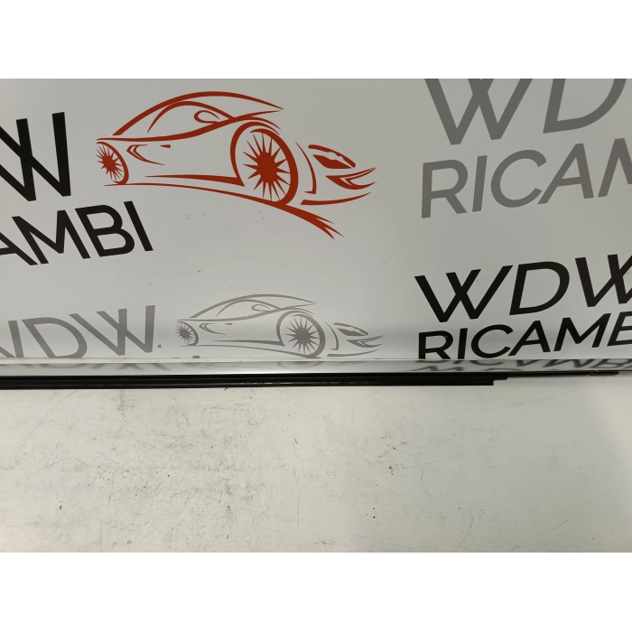 83A837476 RASCHIAVETRO CROMATURA PORTA ANTERIORE DESTRA DX AUDI Q3 2019 IN POI