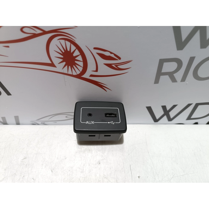 7356272650 ENTRATA ATTACCO AUX USB FIAT 500L 1.3 MTJ (DAL 2012 IN POI >)
