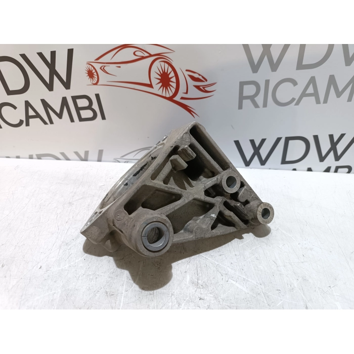 A6072050101 SUPPORTO STAFFA SEMIASSE ANTERIORE DX MERCEDES CLASSE A W176 1.5 CDI (2012\2015)