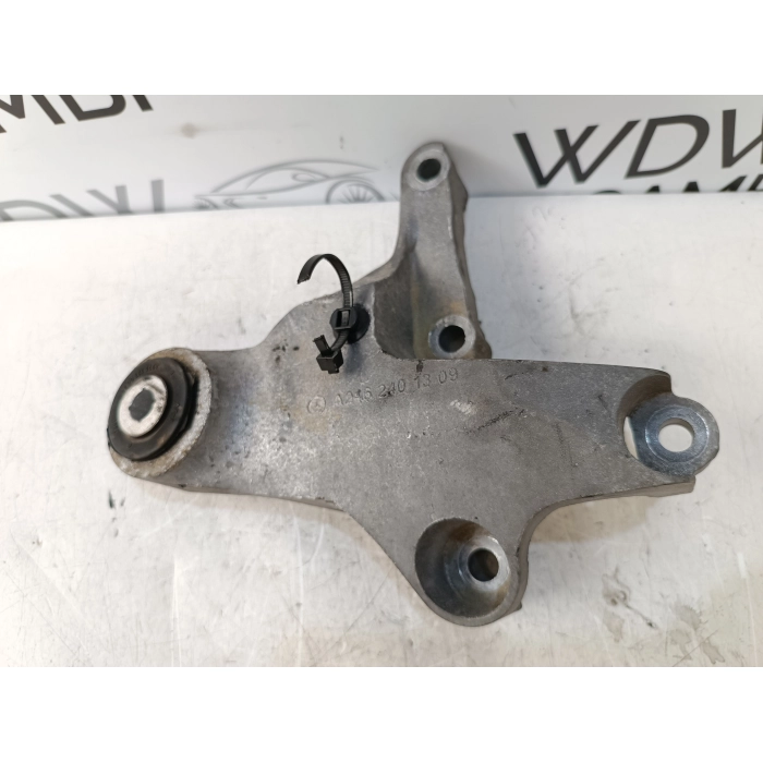 A2462401309 SUPPORTO MOTORE USATO MERCEDES CLASSE A W176 1.5 CDI (2012\2015)
