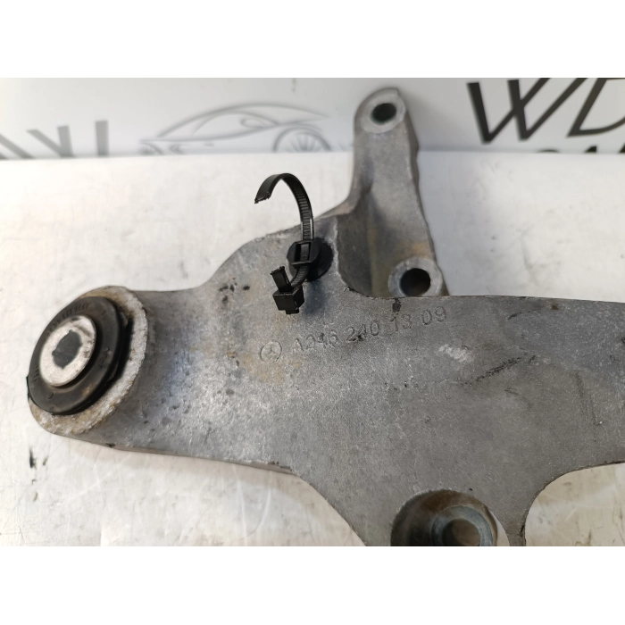 A2462401309 SUPPORTO MOTORE USATO MERCEDES CLASSE A W176 1.5 CDI (2012\2015)