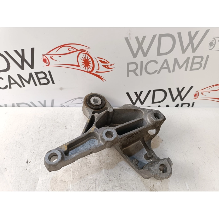 A2462401309 SUPPORTO MOTORE USATO MERCEDES CLASSE A W176 1.5 CDI (2012\2015)