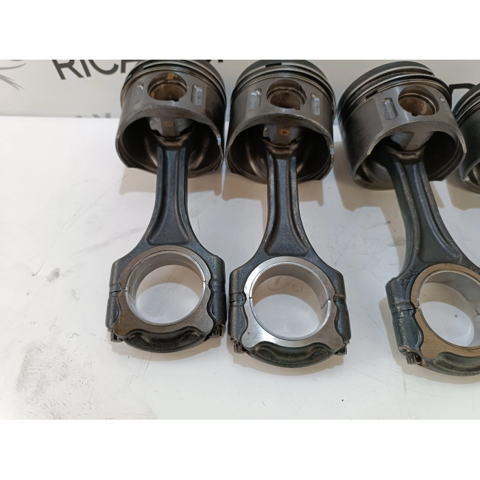 KIT 4 PISTONI PISTONE + BIELLA MERCEDES CLASSE C W204 220 CDI 170CV (2007\2011) 646811