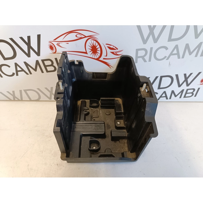 FN15-10723-AA ALLOGGIO SUPPORTO PORTA BATTERIA FORD ECOSPORT 2° 1.0 (2012\2016)
