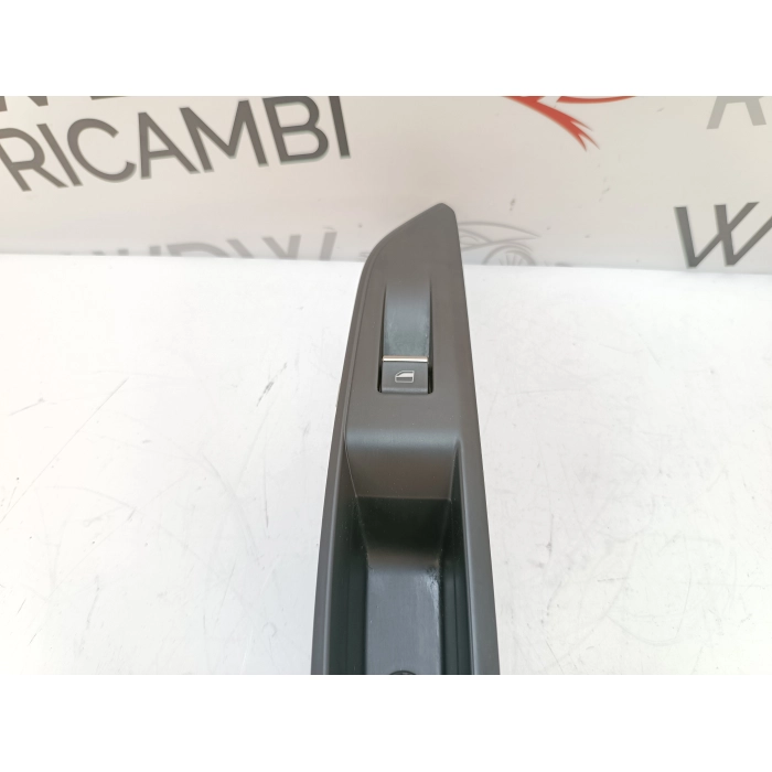 98178380ZD PULSANTIERA ALZAVETRO POSTERIORE SINISTRO PEUGEOT 5008 GT LINE 1.5 2020\2023 98178380PT