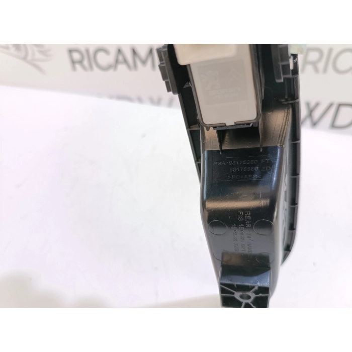 98178380ZD PULSANTIERA ALZAVETRO POSTERIORE SINISTRO PEUGEOT 5008 GT LINE 1.5 2020\2023 98178380PT