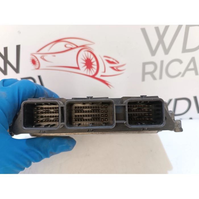 8200527725 CENTRALINA ECU MOTORE BOSCH RENAULT SCENIC 1.9 DCI (2003\2009) 8200527756 0281012589